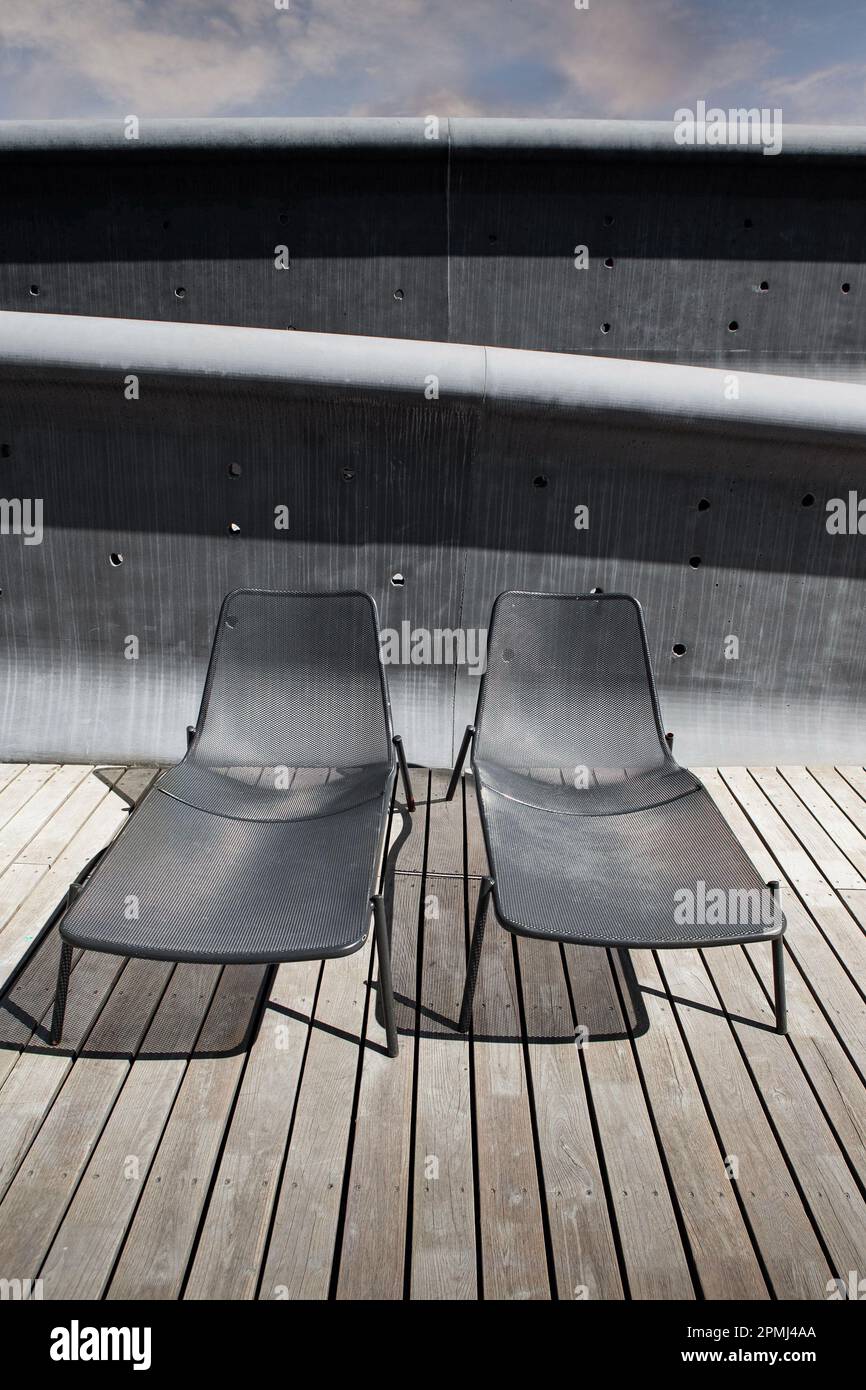 Relaxing lounge deck chairs hi-res stock photography and images - Alamy