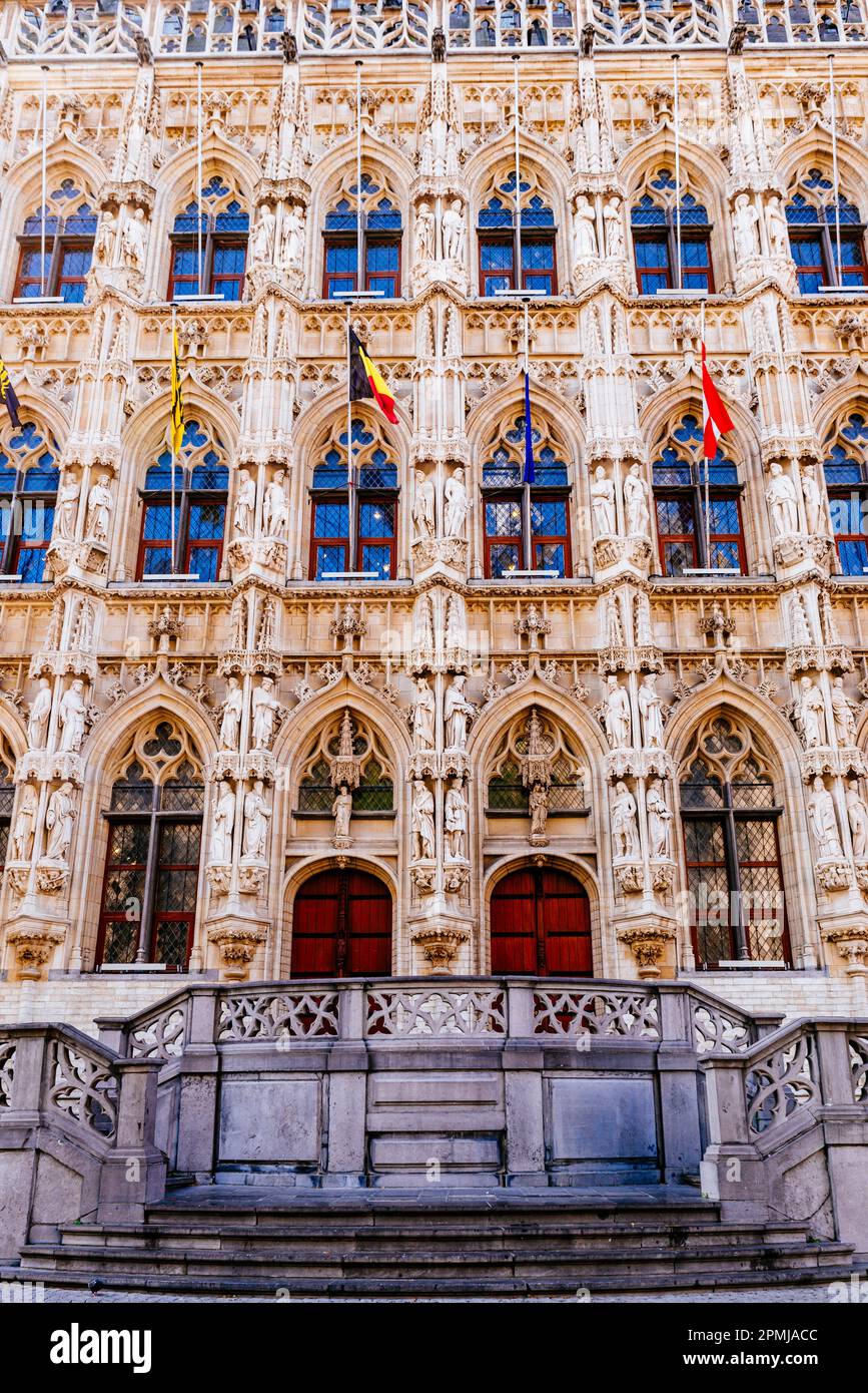 Main facade. Town Hall of Leuven, Flemish Brabant, is a landmark building on that city's Grote Markt, main square. Built in a Brabantine Late Gothic s Stock Photo