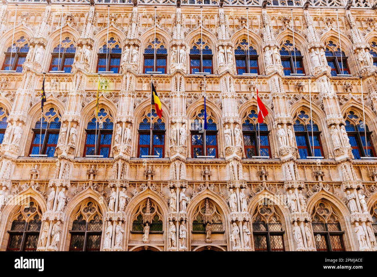 Main facade. Town Hall of Leuven, Flemish Brabant, is a landmark building on that city's Grote Markt, main square. Built in a Brabantine Late Gothic s Stock Photo