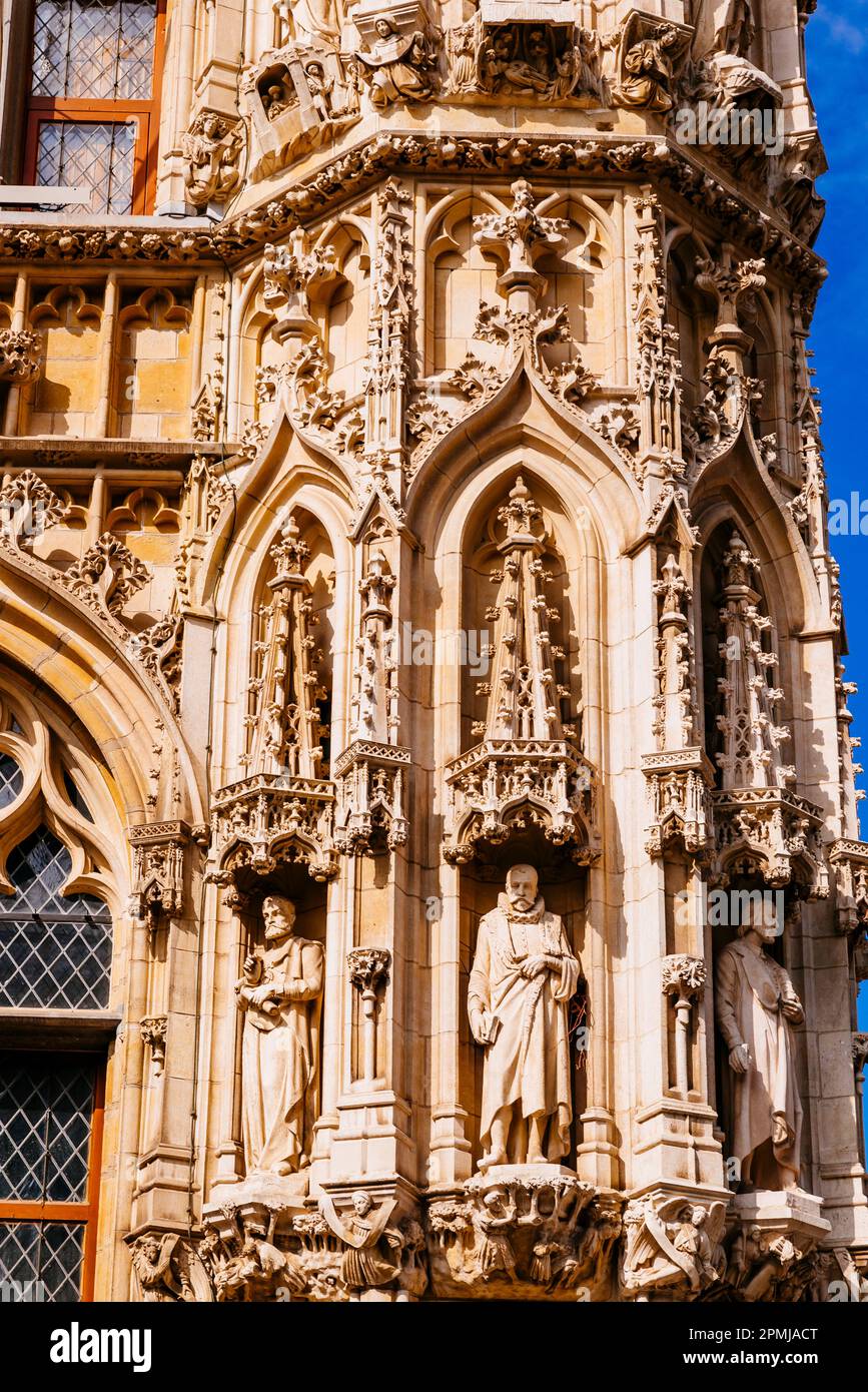 Detail statues. Town Hall of Leuven, Flemish Brabant, is a landmark building on that city's Grote Markt, main square. Built in a Brabantine Late Gothi Stock Photo