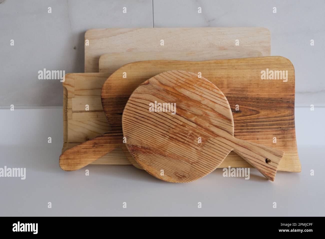 Green Cutting Board Stock Photos and Pictures - 411,333 Images