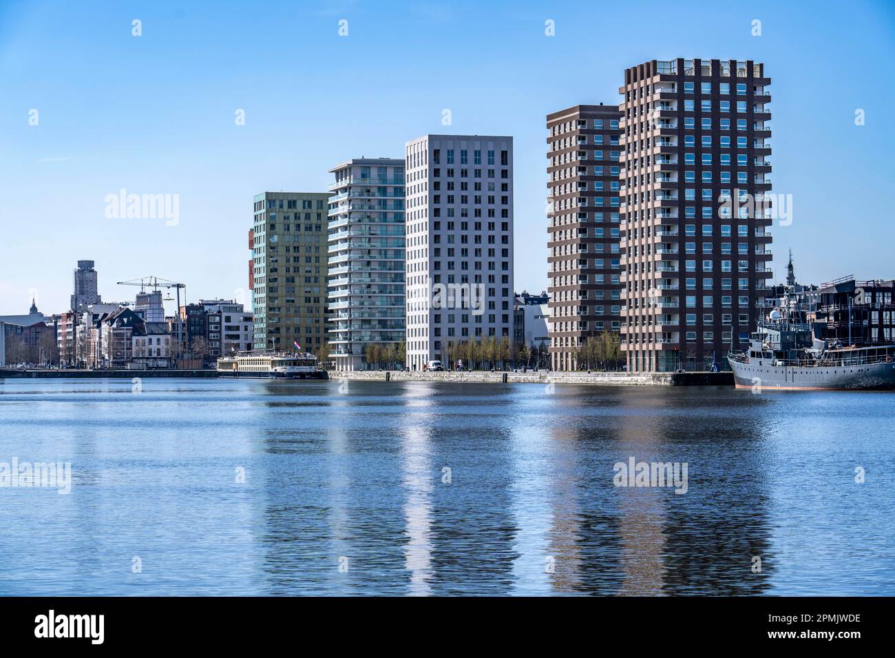 Kattendijkdok, harbour basin, highrise residential buildings