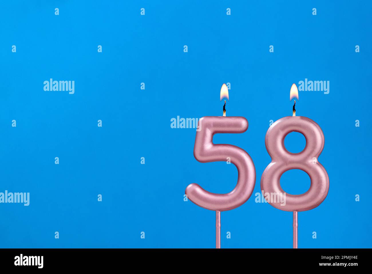 はんち   誕生日 DE写真58枚 Birthday candle number 58 flame hi-res stock photography and