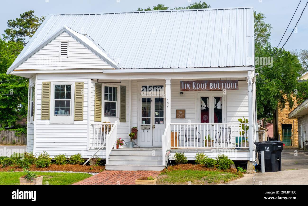 Tin roof hi res stock photography and images Alamy