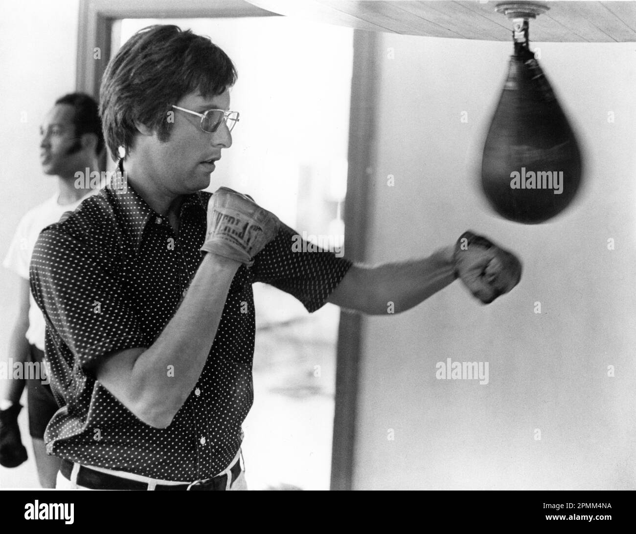 Director WILLIAM FRIEDKIN on set candid practices boxing during break in filming of THE EXORCIST 1973 director WILLIAM FRIEDKIN novel / screenplay / producer William Peter Blatty Hoya Productions / Warner Bros. Stock Photo