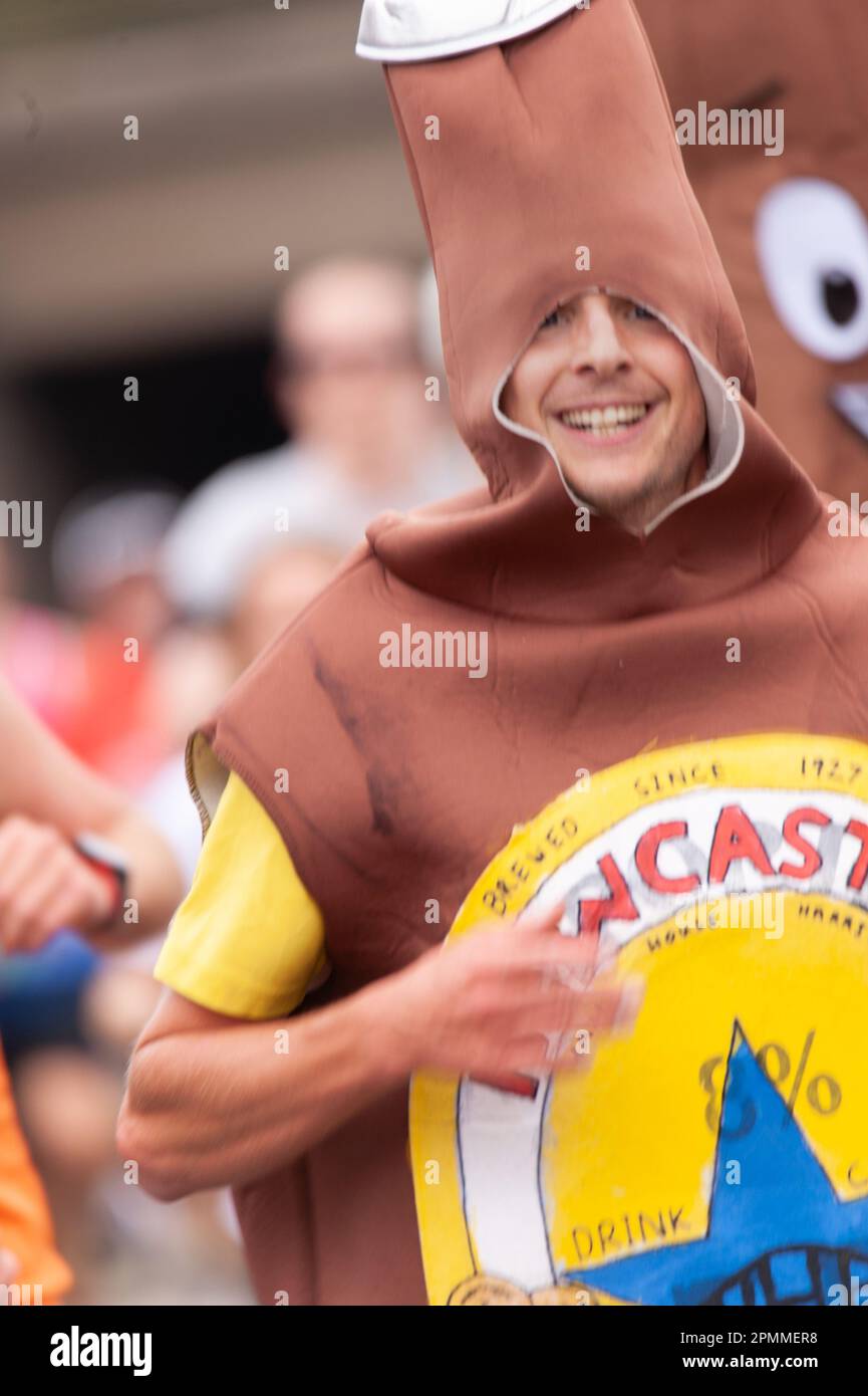 Runner in Brown Ale costume, Great North Run 2022, Newcastle upon Tyne, United Kingdom Stock Photo