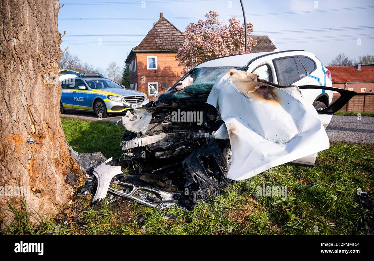 Hamburg, Germany. 14th Apr, 2023. A wrecked car stands against a tree