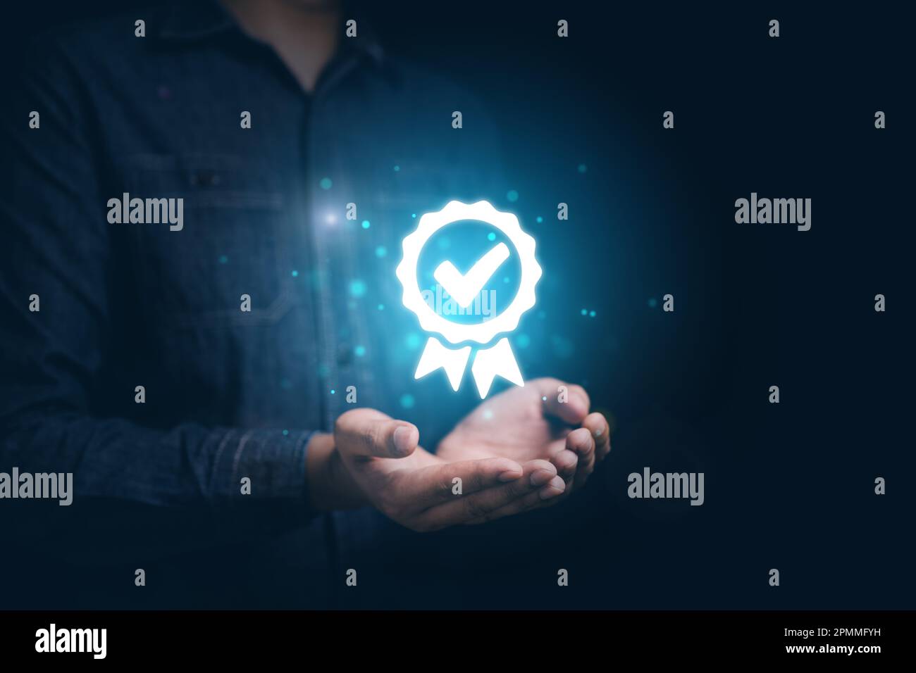 guarantee icon. customer with guarantee rate on hands Stock Photo - Alamy