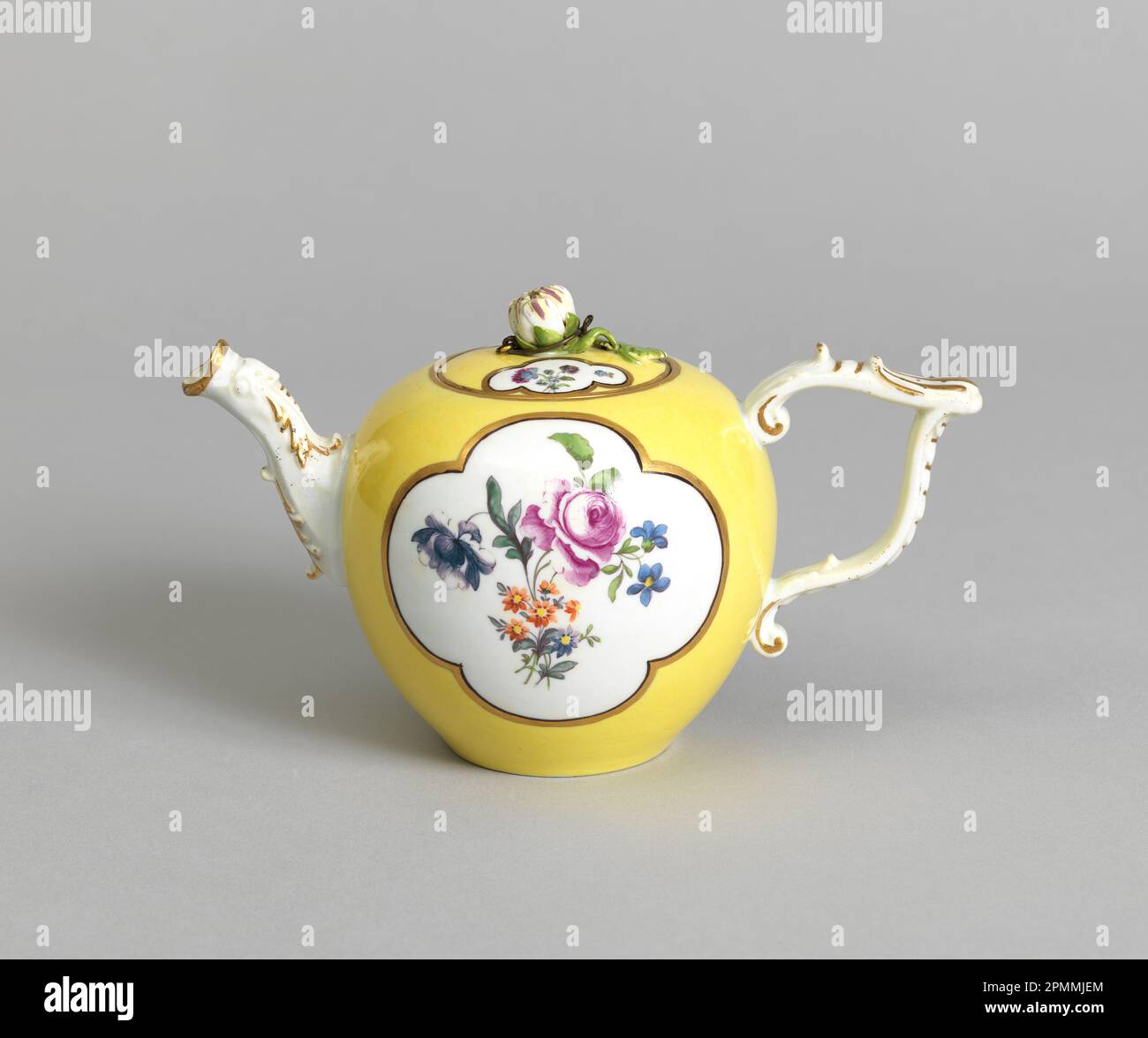 Teapot Teapot; Manufactured by Meissen Porcelain Factory (Germany), Meissen Porcelain Manufactory (Germany); Germany; hard paste porcelain, vitreous enamel, gold Stock Photo