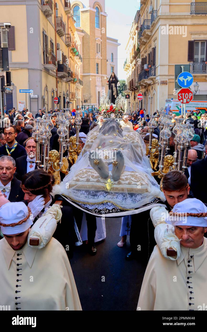Holy Week Rites in Taranto. Dead Jesus and the Most Blessed Virgin of Our Sorrows. Procession of the Mysteries. Puglia, Italy Stock Photo