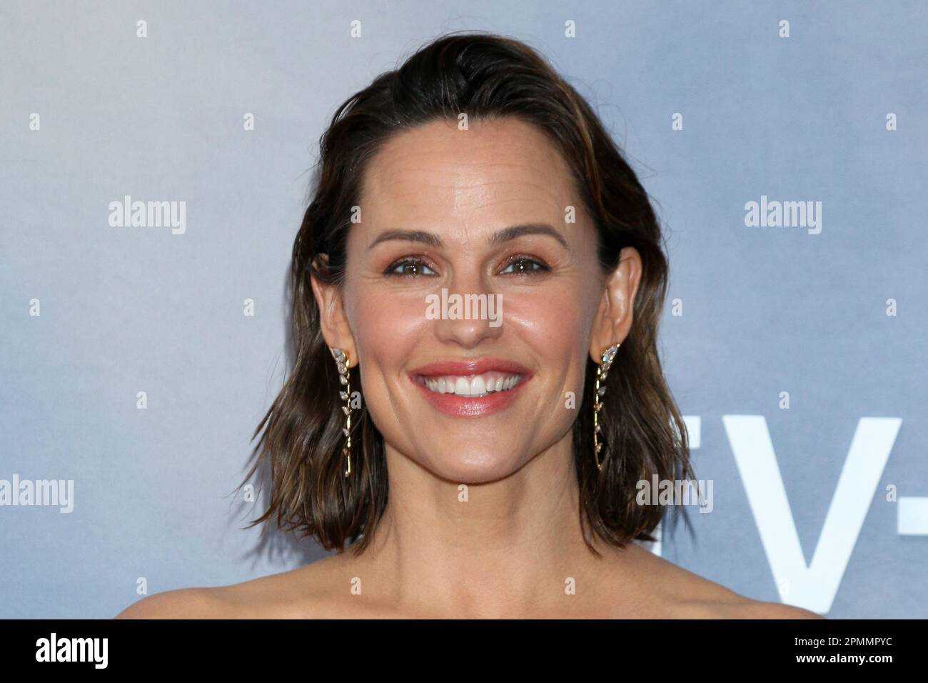 LOS ANGELES - APR 13: Jennifer Garner at The Last Thing He Told Me