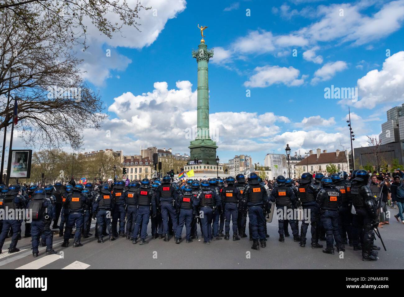 Many French riot police (CRS) take control of the famous Paris ...