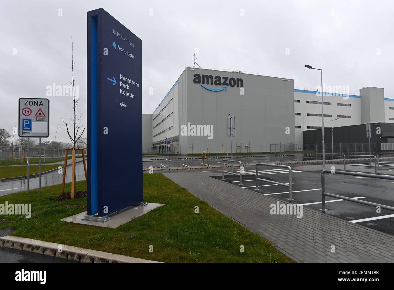 Kojetin, Czech Republic. 14th Apr, 2023. Amazon robotic distribution ...