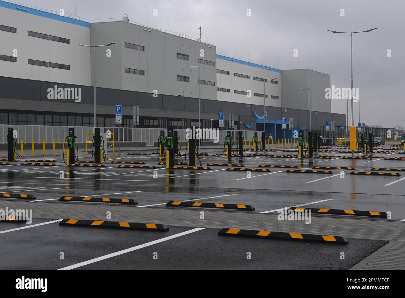 Kojetin, Czech Republic. 14th Apr, 2023. Amazon robotic distribution ...