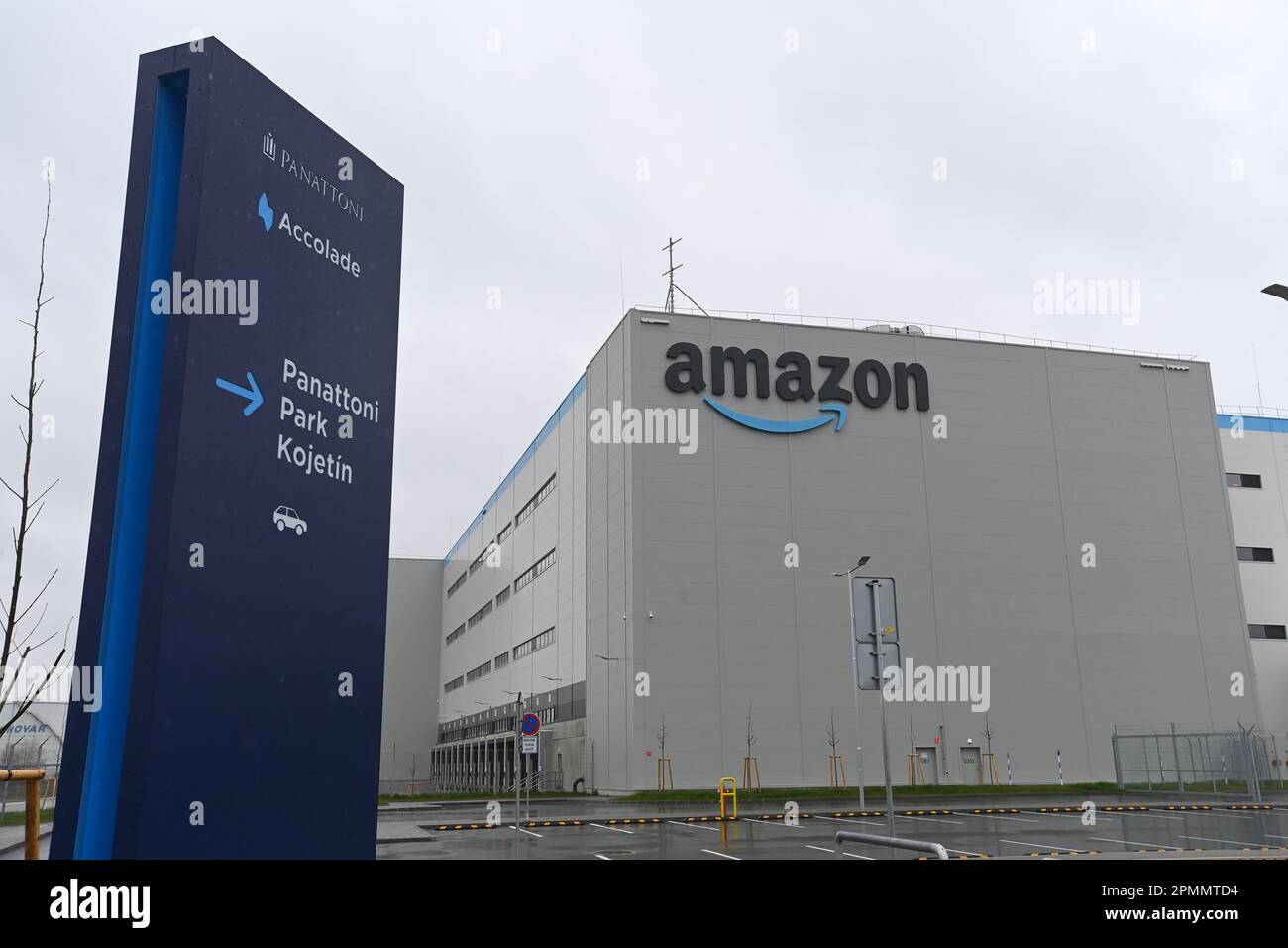 Kojetin, Czech Republic. 14th Apr, 2023. Amazon robotic distribution ...