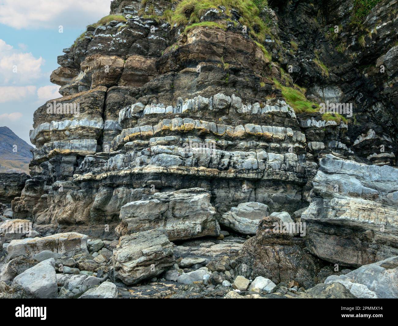 Banded sedimentary rock layers of sandstone, siltstone and mudstone in the Staffin Shale formation, Scaladal bay, Isle of Skye, Scotland, UK Stock Photo