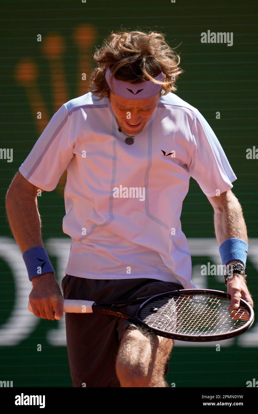 Andrey Rublev, of Russia, tries to break his racket in frustration while  playing Jan-Lennard Struff, of Germany, in their Monte Carlo Tennis Masters  quarterfinals match in Monaco, Friday, April 14, 2023. (AP