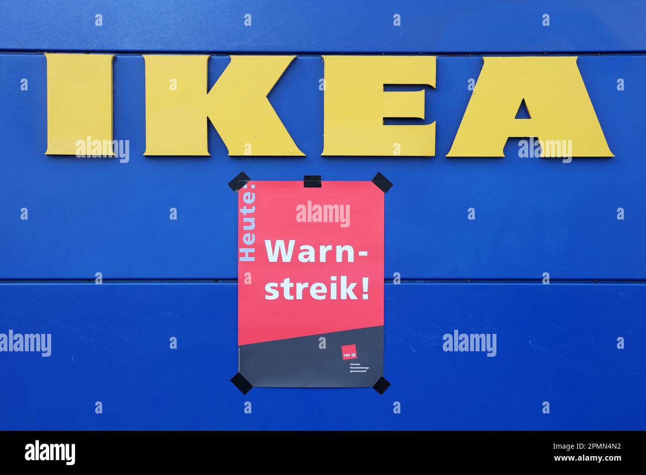 Hamburg, Germany. 14th Apr, 2023. A poster with the words "warning