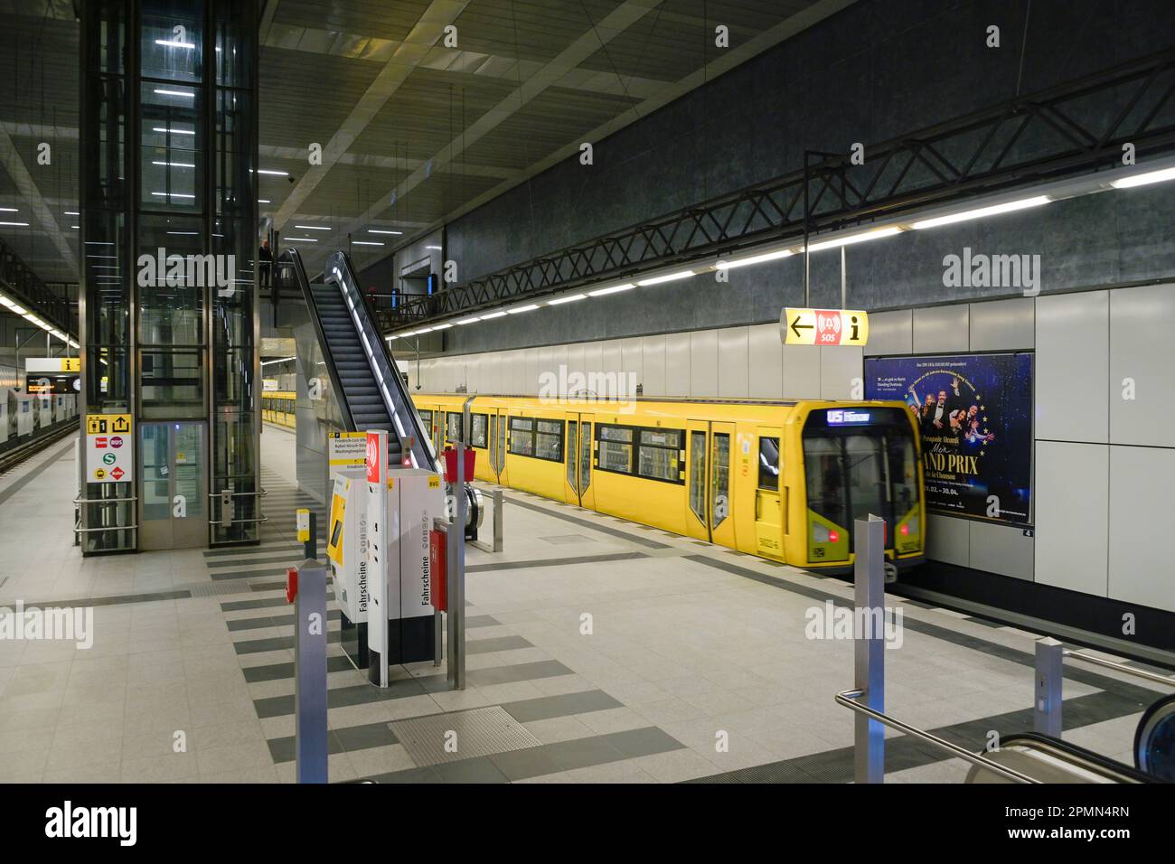 U 5, U-Bahnhof Hauptbahnhof, Mitte, Berlin, Deutschland Stock Photo