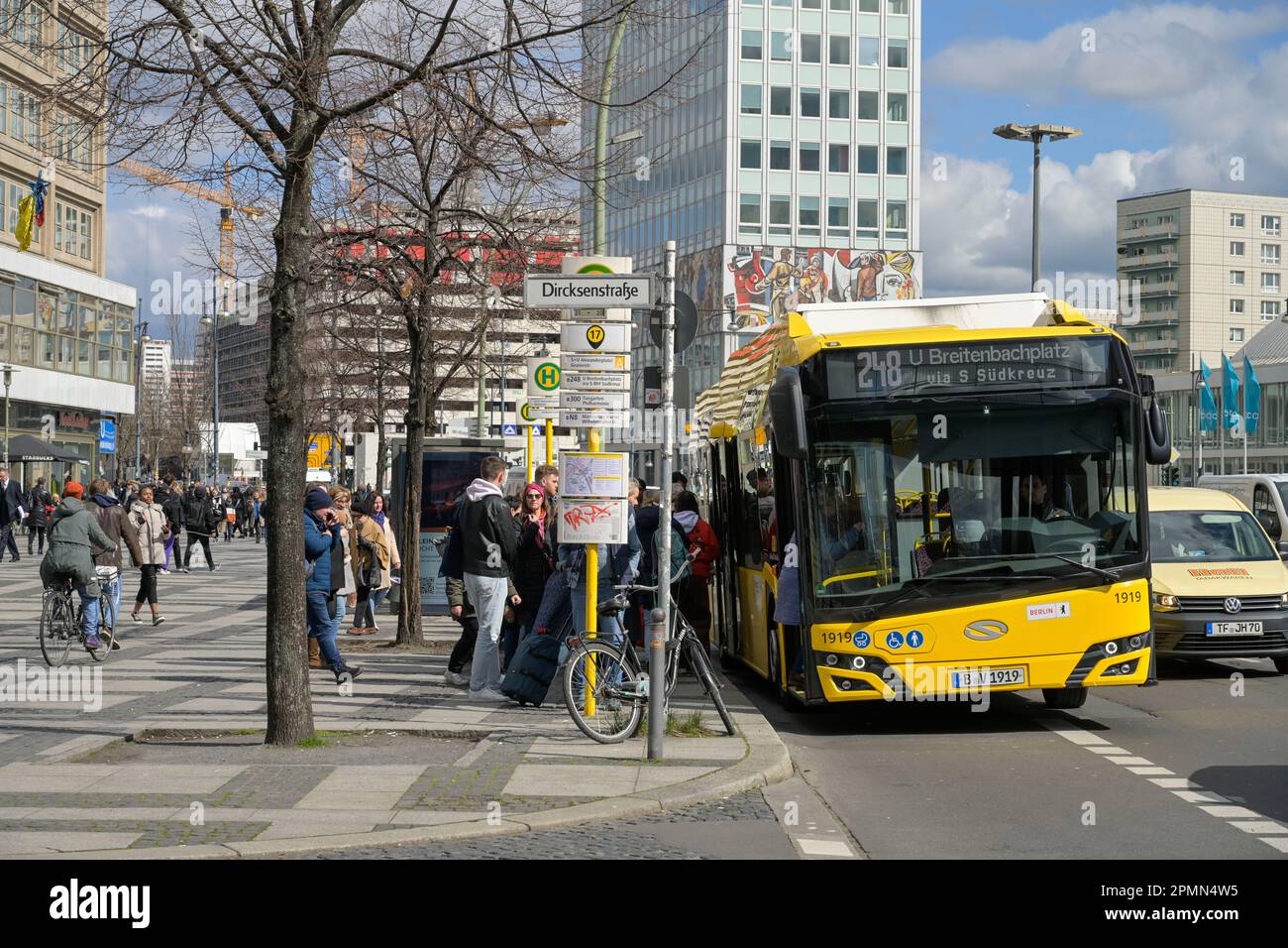 Bushaltestelle Alexanderplatz, Grunerstraße, Mitte, Berlin, Deutschland Stock Photo Alamy
