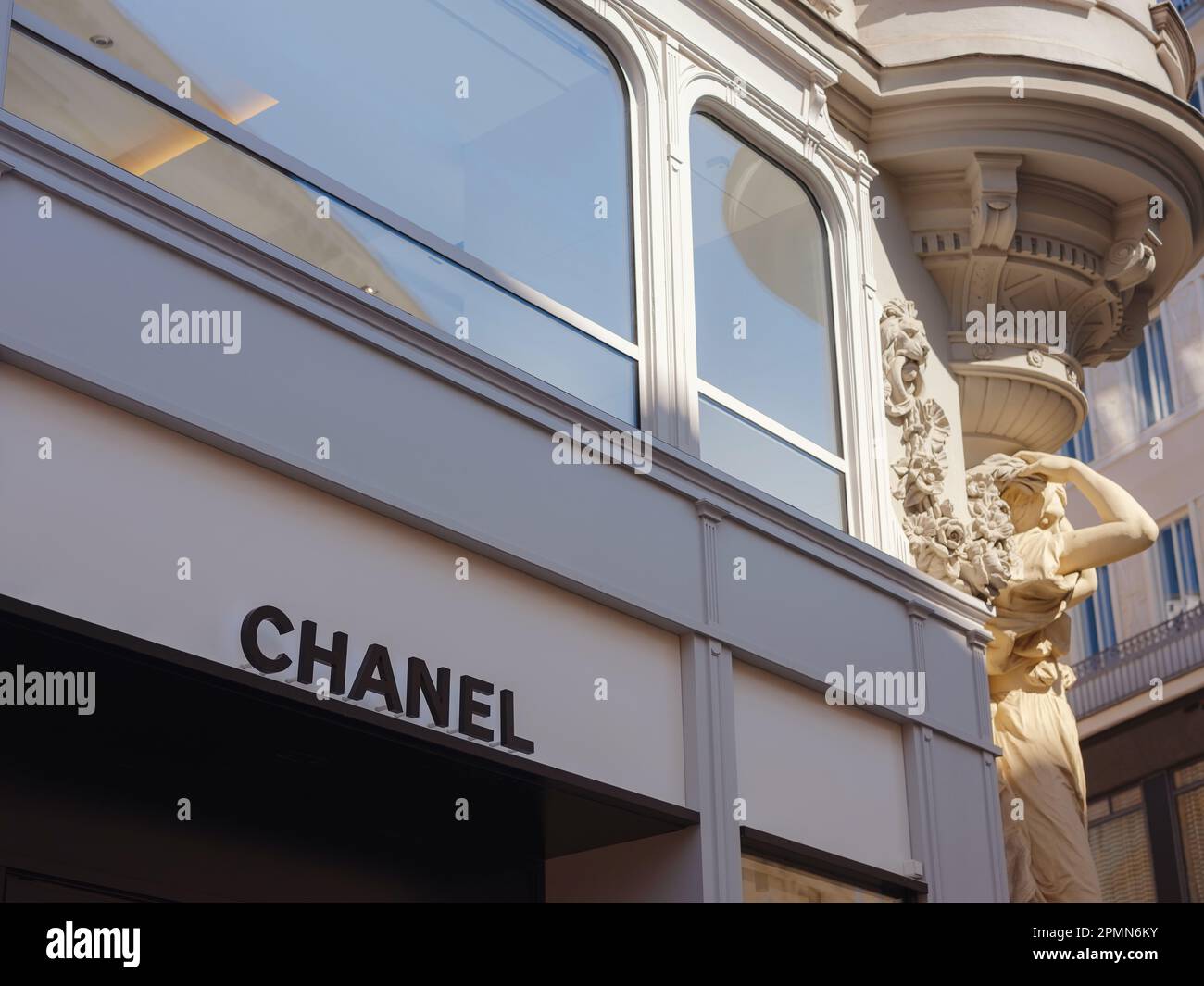 Vienna, Austria - August 11, 2022: Facades of Chanel Retail Store Exterior  in city. Fashion week Chanel shopping Stock Photo - Alamy