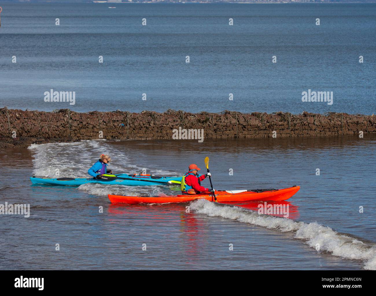 Portobello, Edinburgh, Scotland, UK. 14th April 2023. Morning exercise by the Firth of Forth. Pictured: Kayaking on the Firth of Forth, , temperature 10 degrees centigrade. Credit: Scottishcreative/alamy live news. Stock Photo