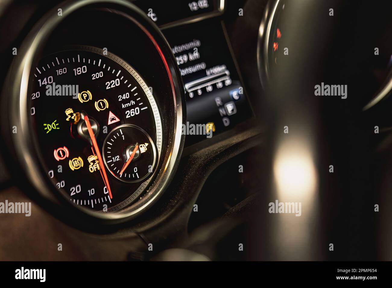 Dashboard warning lights hi-res stock photography and images - Alamy