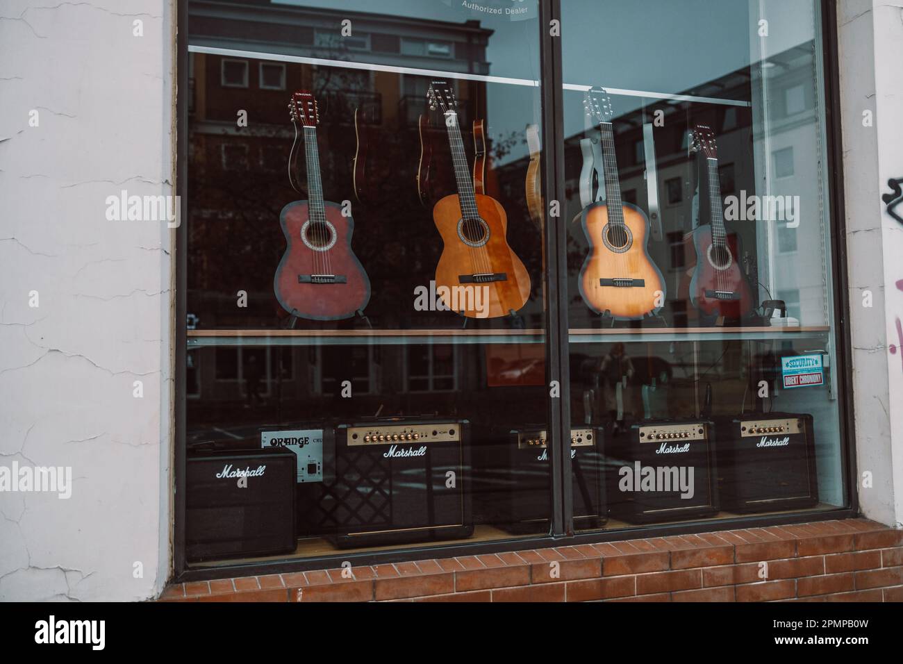 Guitar center speakers hires stock photography and images Alamy