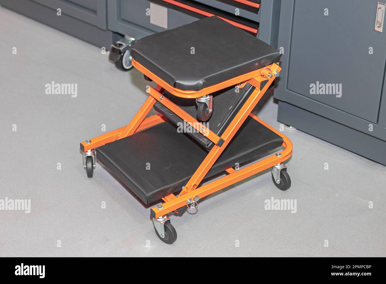 Movable Stool Transformation in to Mechanic Bed Garage Workshop Stock