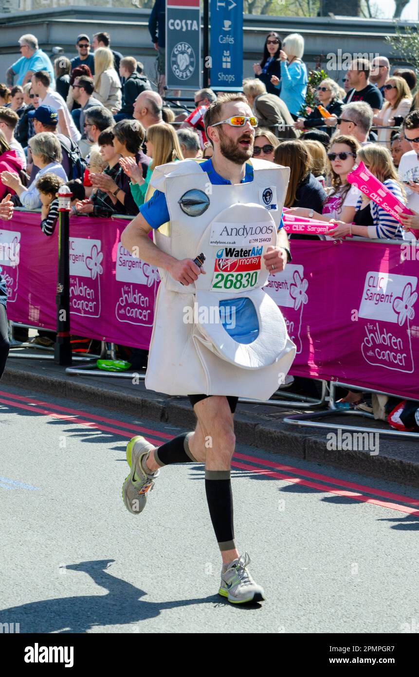 Marcus Mumford competing in the London Marathon 2014, passing through