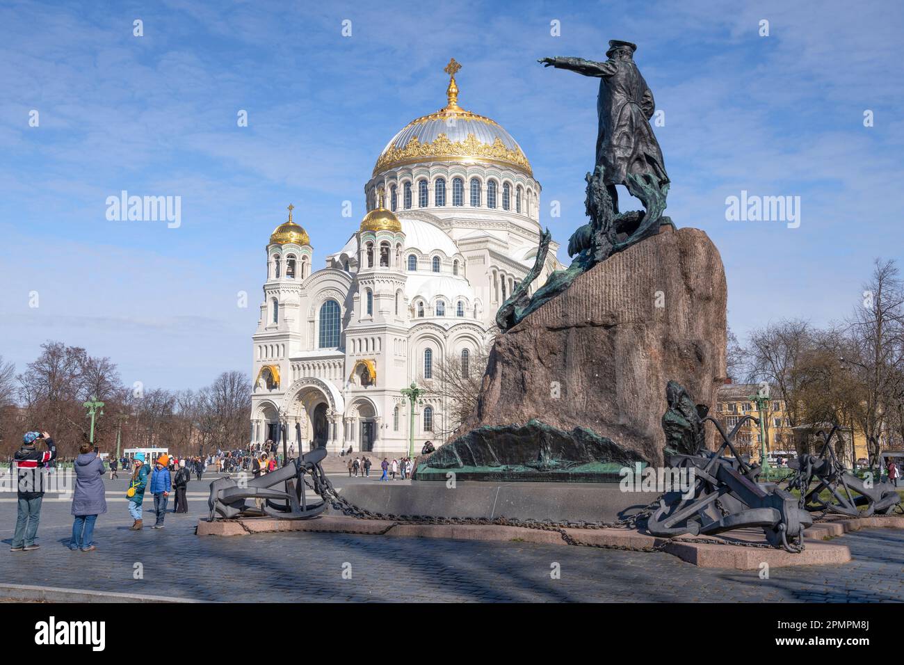 KRONSHTADT, RUSSIA - MAY 01, 2022: Kronstadt walks. Sunny May day at the monument to the Russian admiral S.O. Makarov. Anchor Square Stock Photo