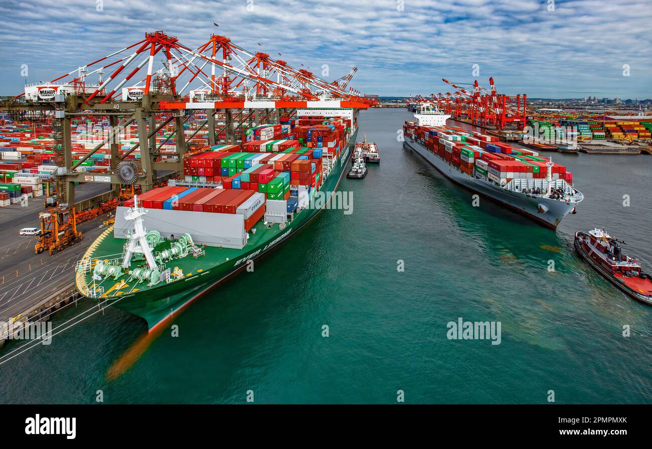 Super Post Panamax Container Ship Loading, Port of Elizabeth, Newark, New Jersey Stock Photo