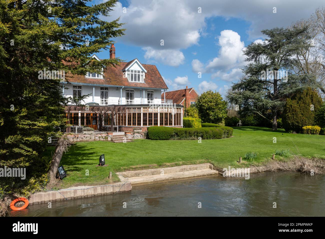 The French Horn pub restaurant and hotel beside the River Thames at Sonning near Reading, Berkshire, England, UK Stock Photo