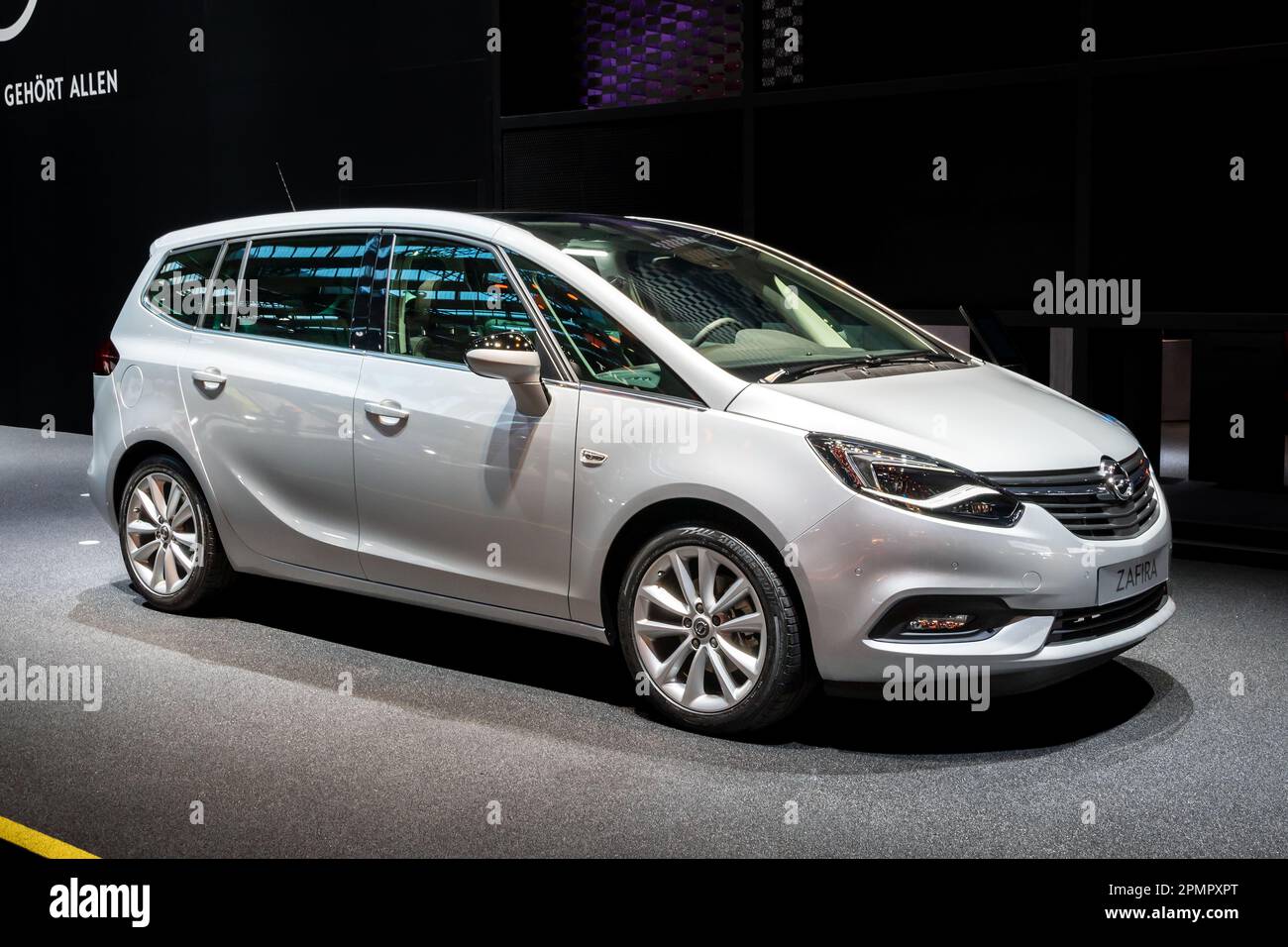 Opel 2017 hi-res stock photography and images - Alamy