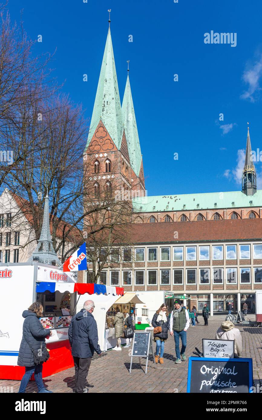 Food and craft market and St. Marien-Kirche (St Mary's Church), Markt, Lübeck, Schleswig-Holstein, Federal Republic of Germany Stock Photo