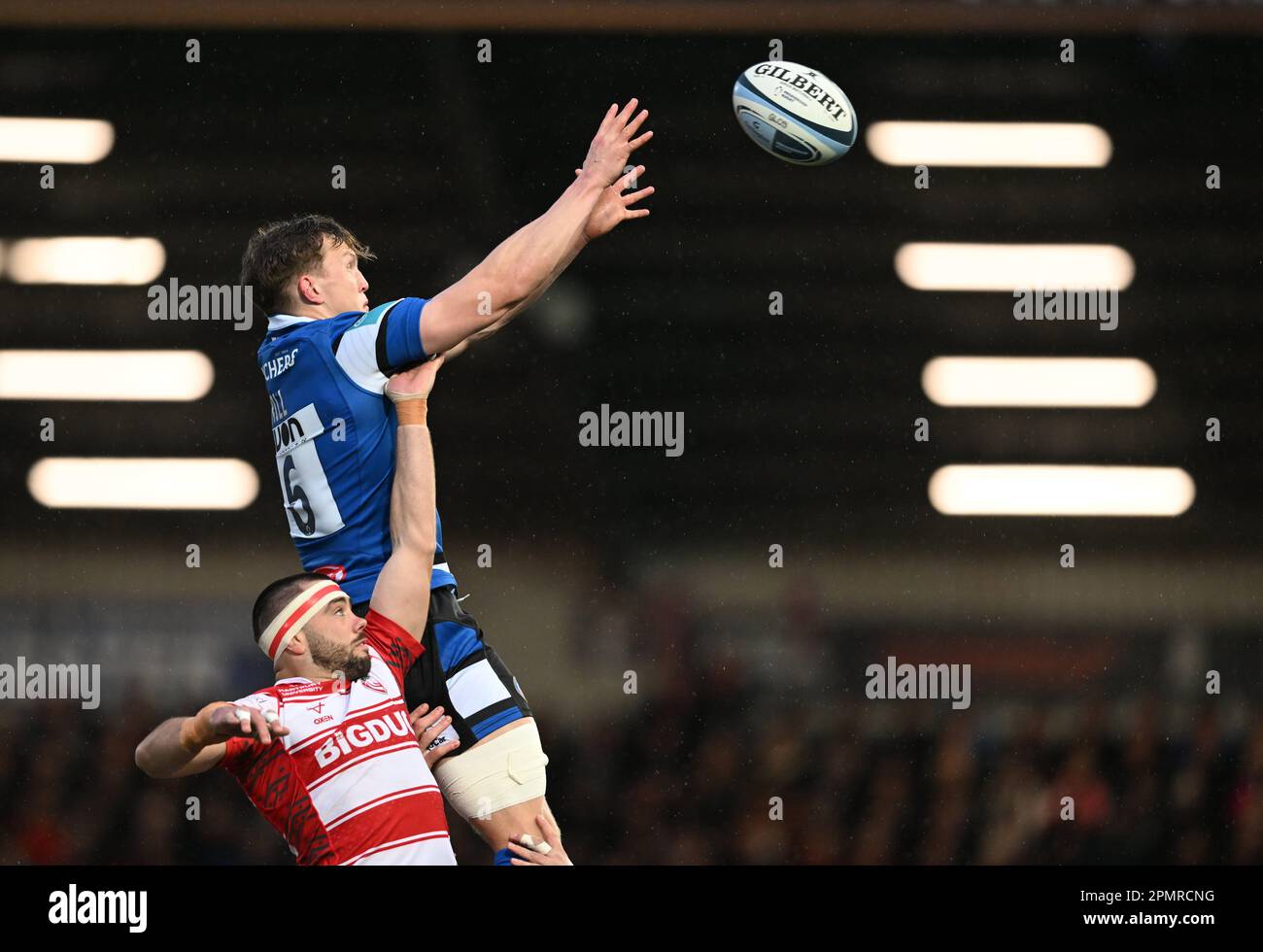 Kingsholm Stadium, Gloucester, Gloucestershire, UK. 14th Apr, 2023. Gallagher Premiership Rugby, Gloucester versus Bath; Ted Hill of Bath wins the lineout ball under pressure from Lewis Ludlow of Gloucester Credit: Action Plus Sports/Alamy Live News Stock Photo