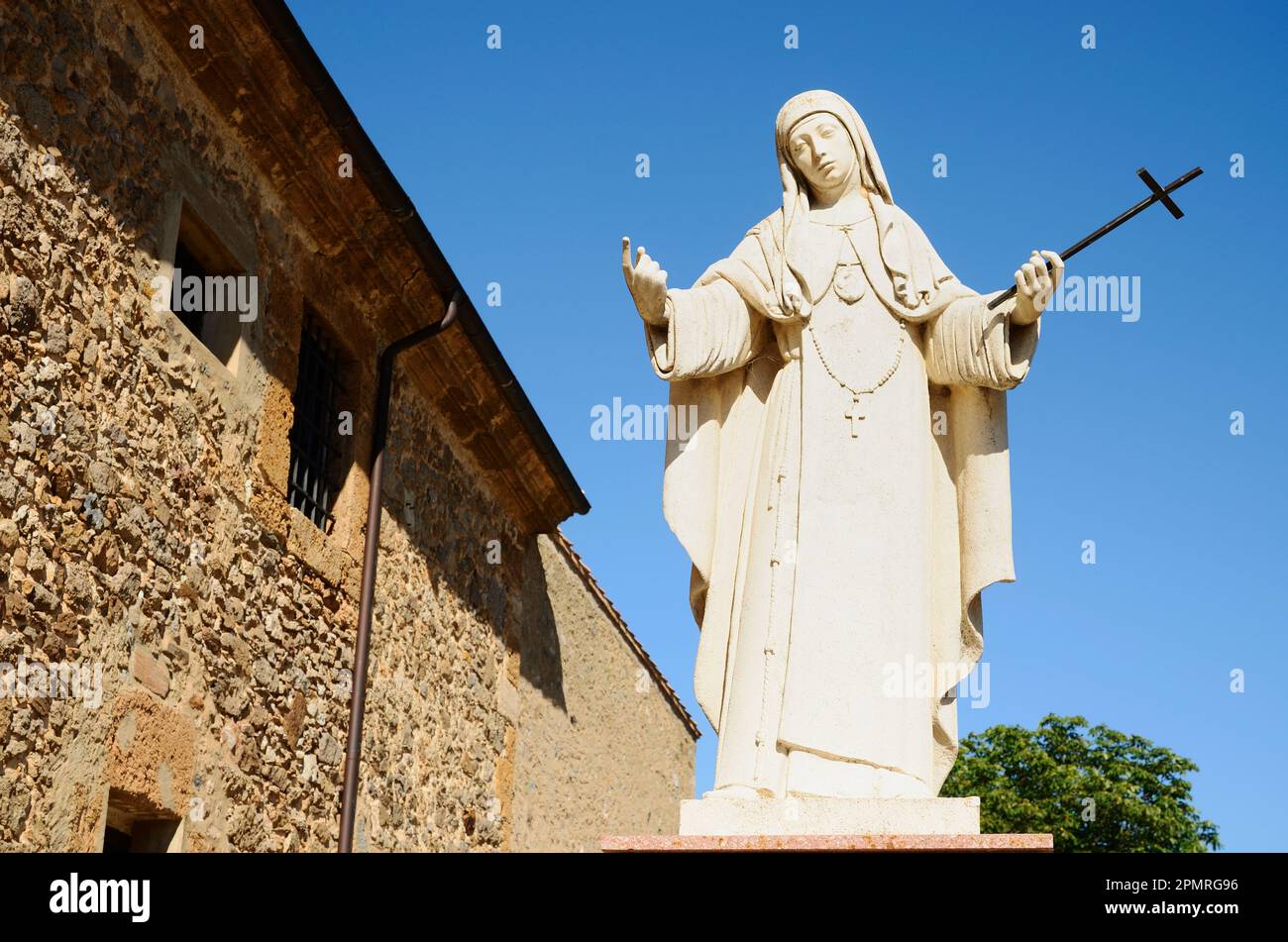 Stone statue of Mary of Jesús of Ágreda outside the convent. Convent of La Concepción is a convent of monastic closure of the Conceptionist Mothers lo Stock Photo