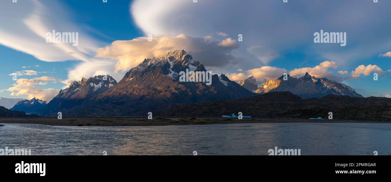 Cuernos del Paine and Lago Grey at sunset, Torres del Paine National Park, Chilean Patagonia, Chile Stock Photo