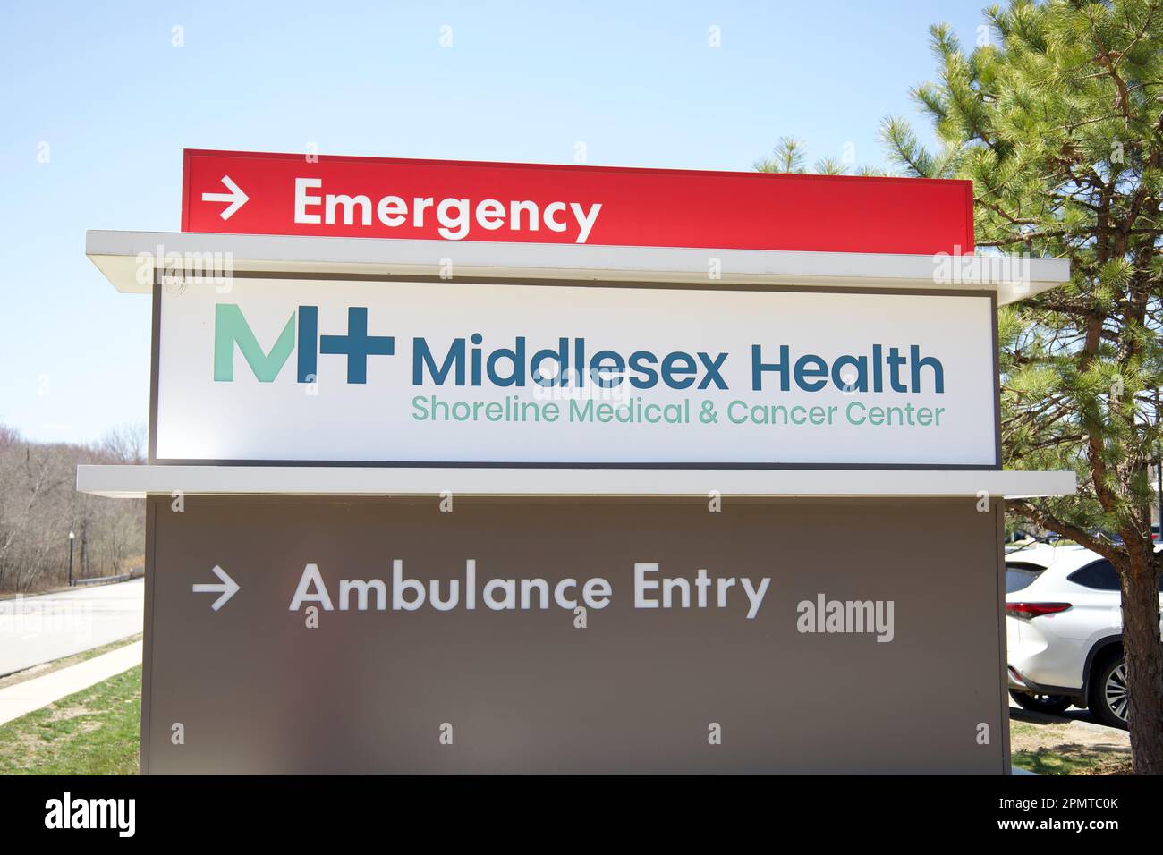 Sign that says Emergency Middlesex Health Shoreline Medical & Cancer