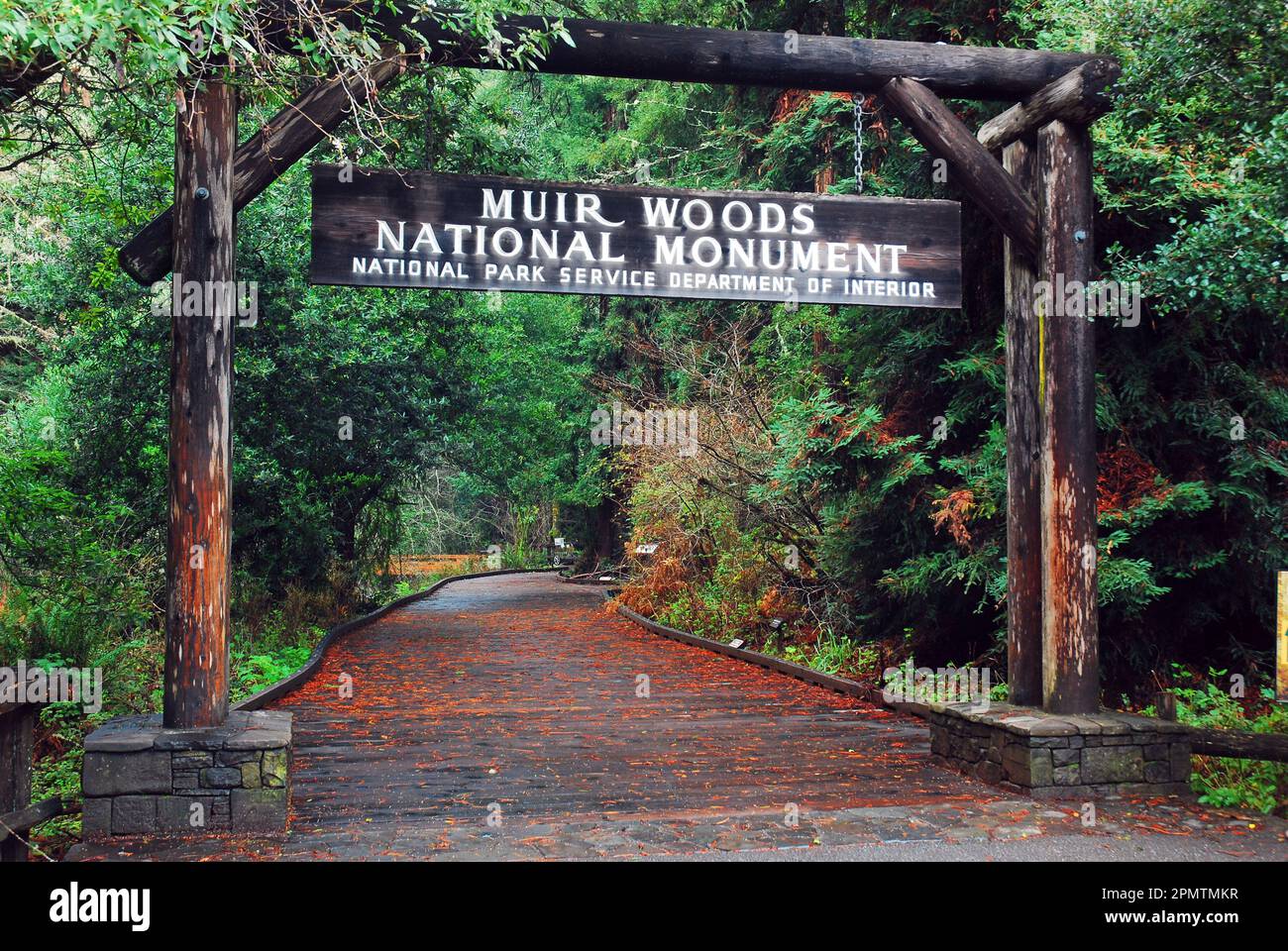 A wood beam and sign welcomes visitors to the Muir Woods National Monument, home of giant redwood trees, in Mill Valley, California Stock Photo