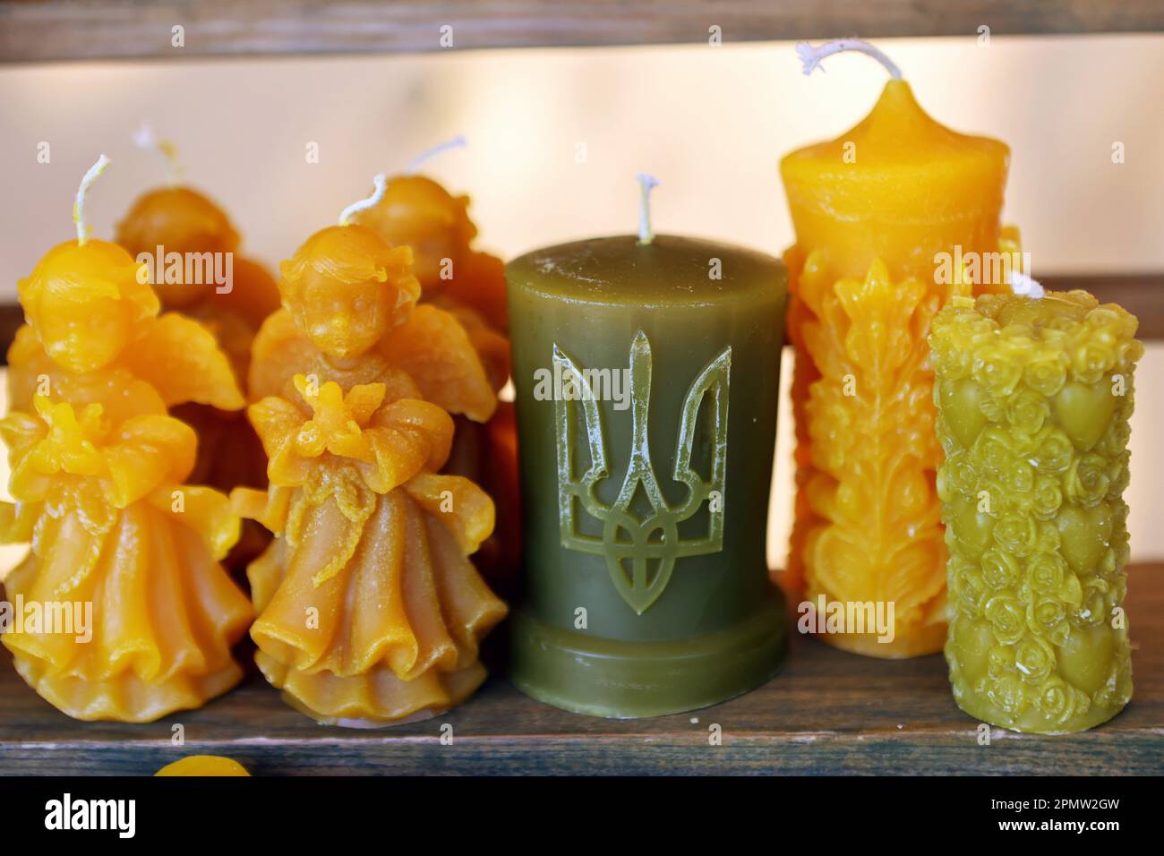 Non Exclusive: IVANO-FRANKIVSK, UKRAINE - APRIL 13, 2023 - Wax candles are pictured during an Easter fair in Rynok Square, Ivano-Frankivsk, western Uk Stock Photo