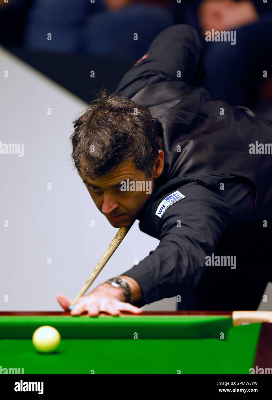Ronnie O'Sullivan during day one of the Cazoo World Snooker Championship at  the Crucible Theatre, Sheffield. Picture date: Saturday April 15, 2023  Stock Photo - Alamy