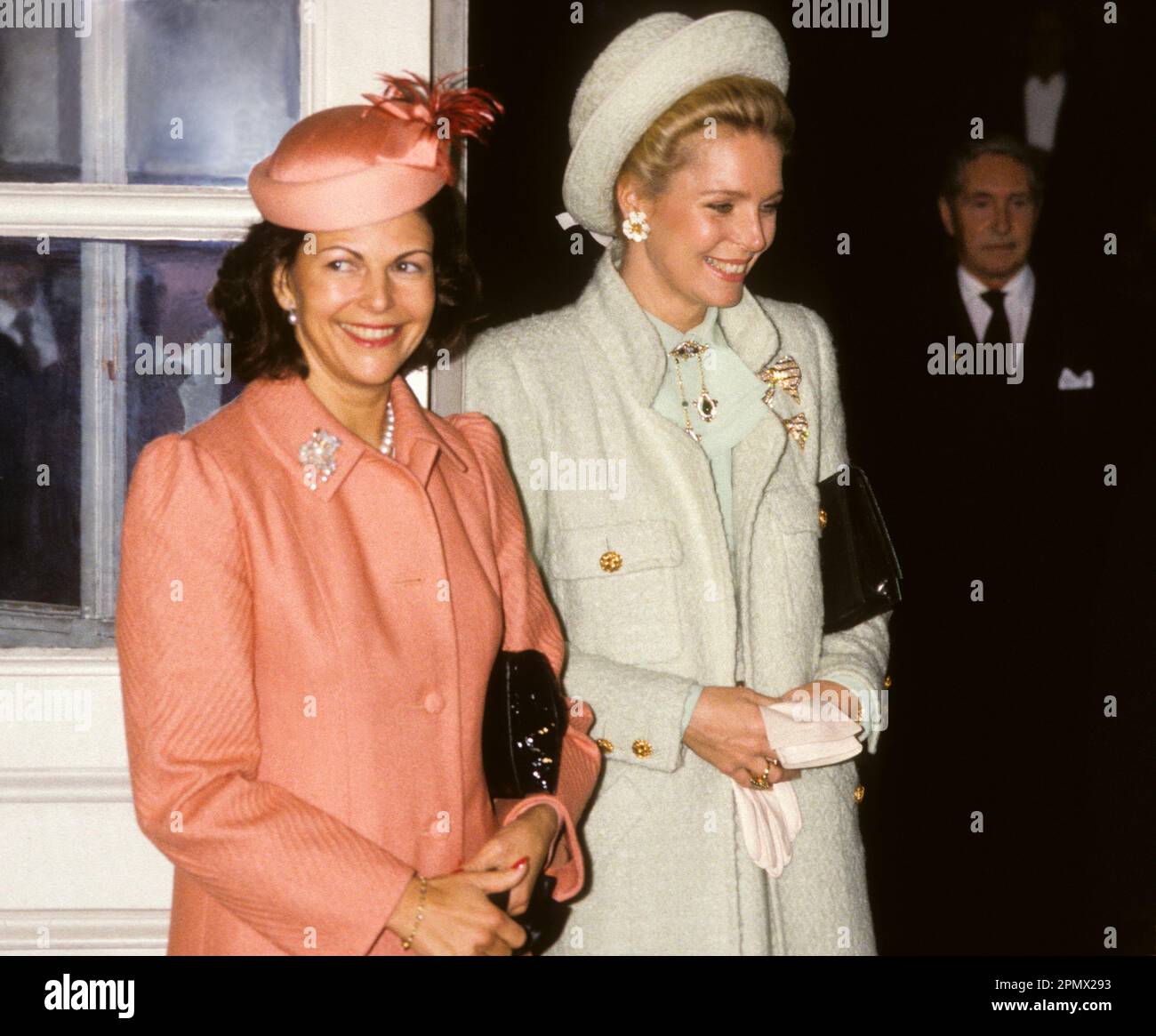 SWEDEN QUEEN SILVIA with Jordanian Queen Rania at incoming state visit from Jordan at arrival to the Royal Palace Stock Photo