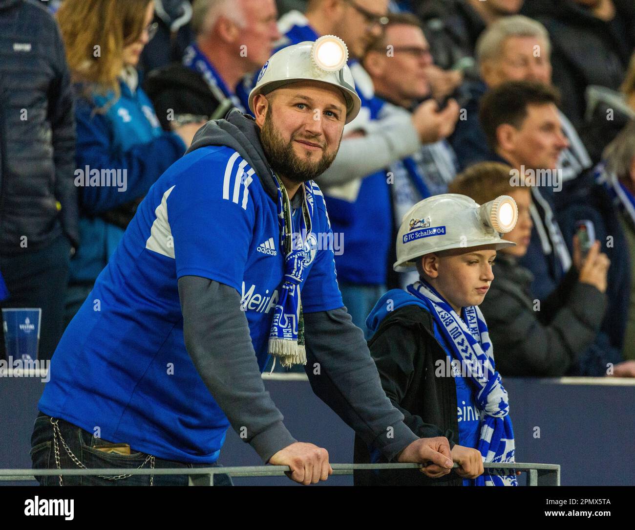 sports, football, Bundesliga, 2022/2023, FC Schalke 04 vs. Hertha BSC Berlin 5-2, Veltins Arena Gelsenkirchen, Schalke football fans, father and son with club scarfs and protective helmet with miners lamp, DFL REGULATIONS PROHIBIT ANY USE OF PHOTOGRAPHS AS IMAGE SEQUENCES AND/OR QUASI-VIDEO Stock Photo
