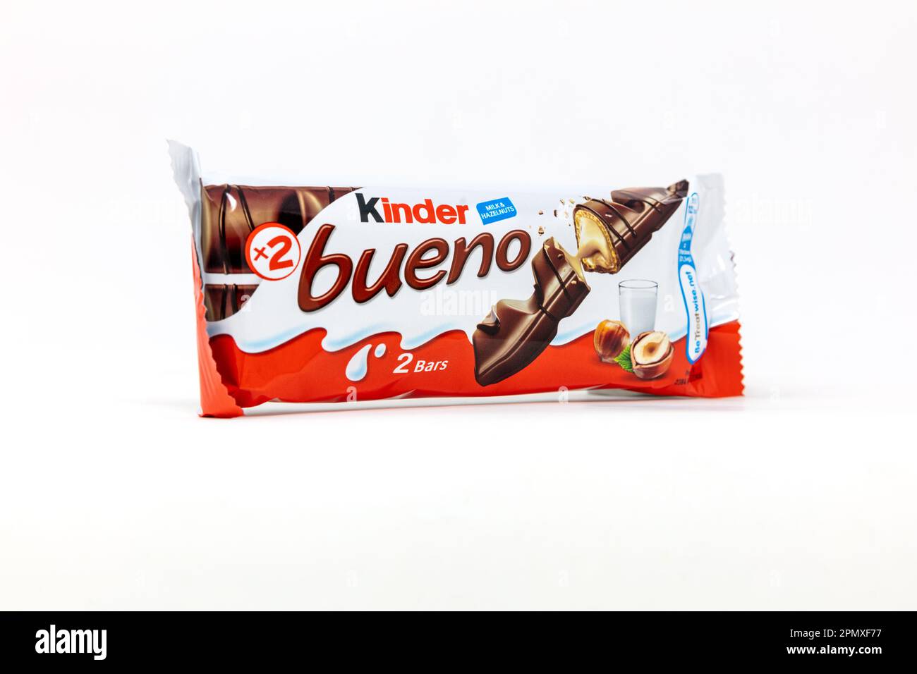 Kinder bueno white hi-res stock photography and images - Alamy