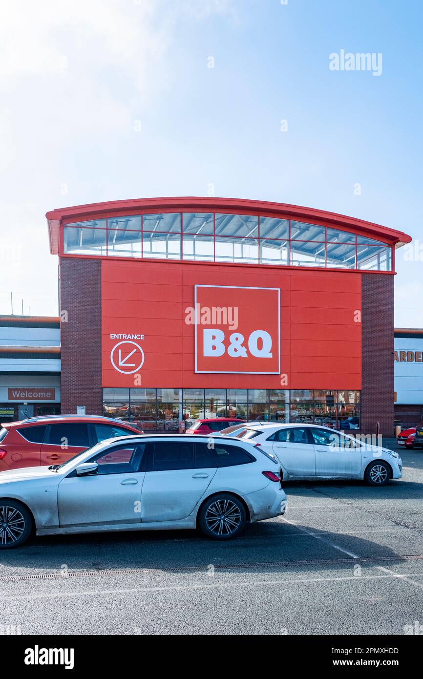 B Q DIY Store In Crewe Cheshire UK Stock Photo Alamy b-q-diy-store-in-crewe-cheshire-uk-stock-photo-alamy