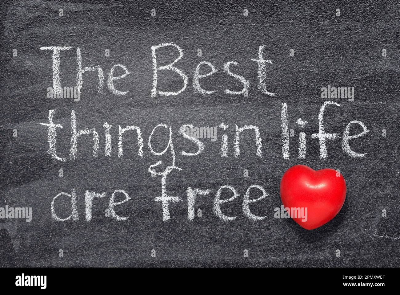 the Best things in life are free proverb written on chalkboard with red heart symbol Stock Photo
