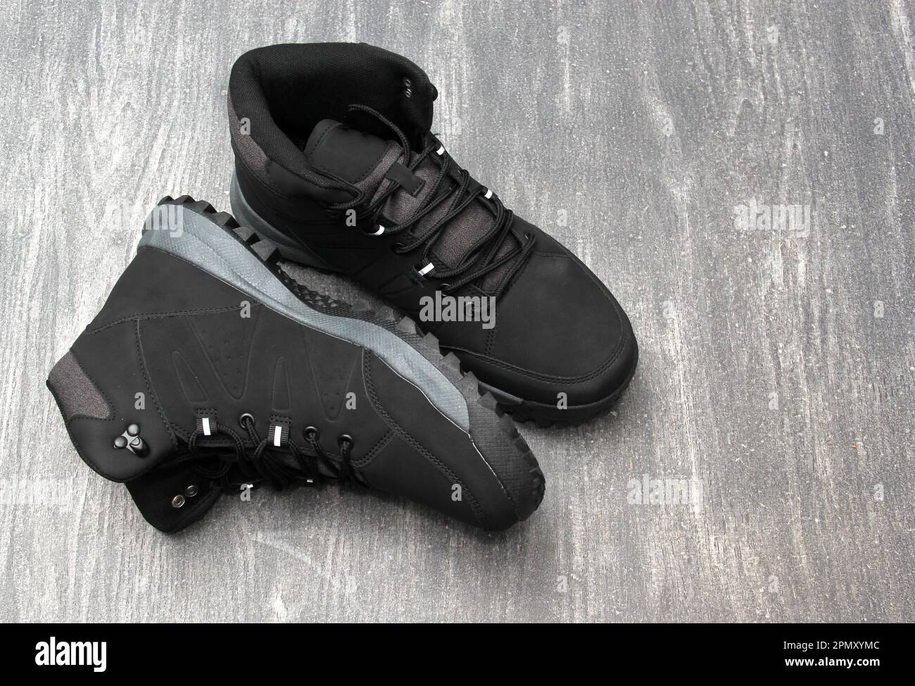 Hiking boots for men or women who want to do mountain walks with a firm