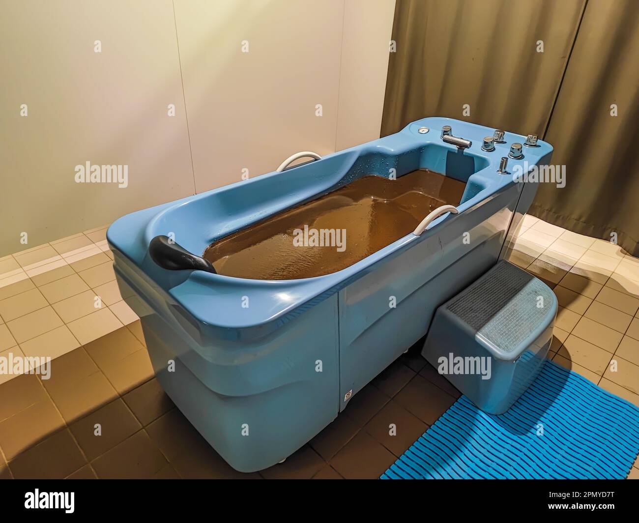 Mud Bath for SPA centers. Mud Therapy treatment in Spas Stock Photo Alamy