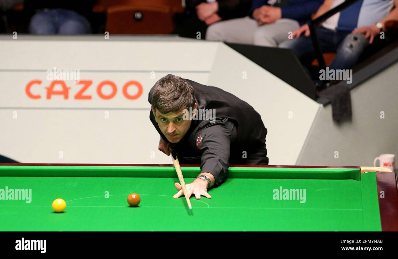 Ronnie O'Sullivan during day one of the Cazoo World Snooker Championship at  the Crucible Theatre, Sheffield. Picture date: Saturday April 15, 2023  Stock Photo - Alamy